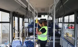 Hatay Büyükşehir toplu taşıma araçlarını temizliyor