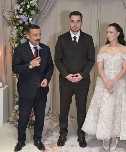 GENÇ ÇİFTE İKİ CİHAN SAADETİ DİLEKLERİ: NİŞAN TÖRENİ GÖNÜLLERİ BİRLEŞTİ