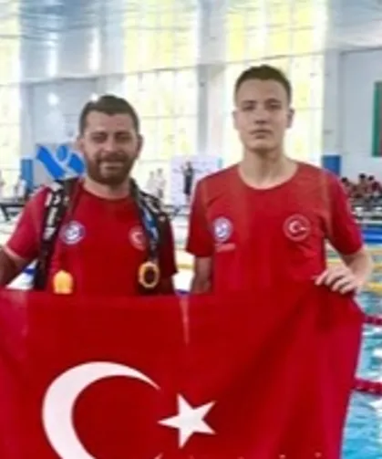Denizli Büyükşehir Belediyesporlu yüzücüler altın madalyaları topladı