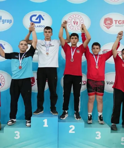 Güreşte Bursa Yıldırım rüzgarı