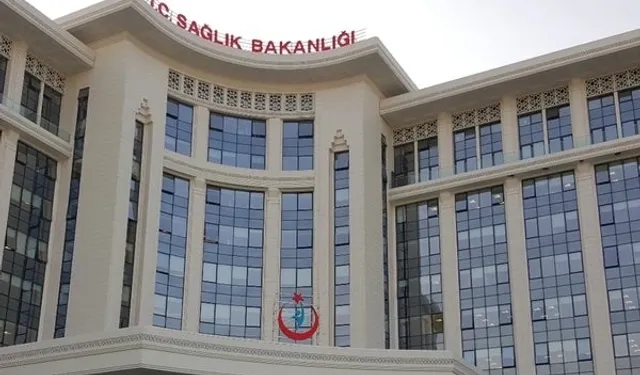 Türkiye'den İran'a 6 tırlık sağlık yardımı