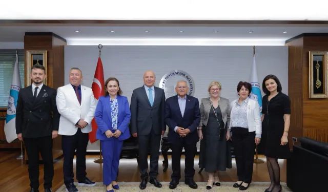 Memduh Büyükkılıç Bağımlılık Zirvesi'ne katıldı