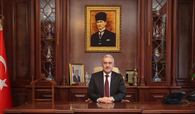 VALİ EROL AYYILDIZ: "BURSA BASINI, ŞEHRİMİZİN GELİŞİMİNE DEĞER KATIYOR"