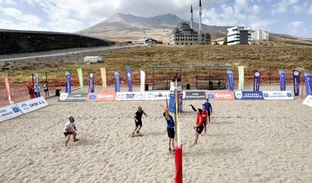 Voleybol tutkunları Kayseri Erciyes'te buluşacak