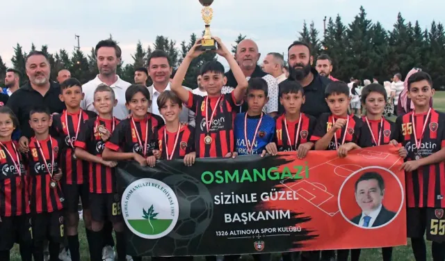 Bursa Osmangazi’de minik yetenekler futbol şöleninde buluştu