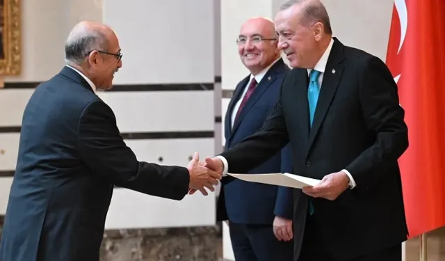 Cumhurbaşkanı Erdoğan'a 4 büyükelçiden güven mektubu