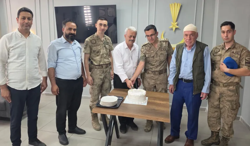 Batman Sason'da şehit ailelerinden Jandarma'ya anlamlı ziyaret