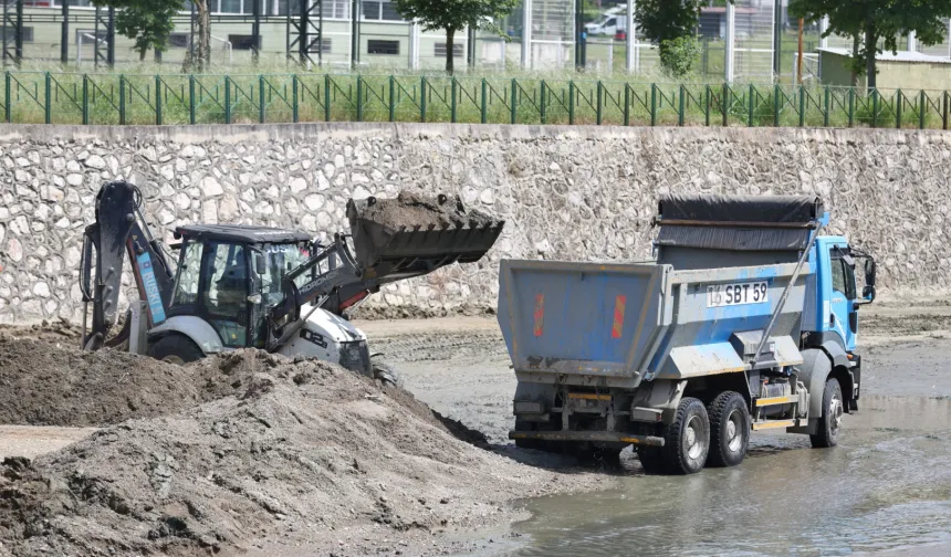 Bursa Büyükşehir'den Hüdavendigar'da dere temizliği