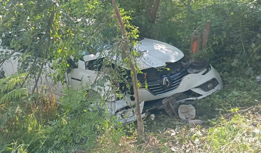 Düzce'de otomobil şarampole kaydı: 3 yaralı!