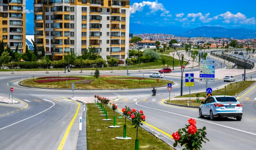 Malatya'da parklar ve kavşaklar çiçeklerle süslendi