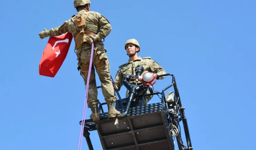 Türk Kara Kuvvetleri'nin 2235'inci kuruluş yılı 4'üncü Komando Tugayı'nda kutlandı