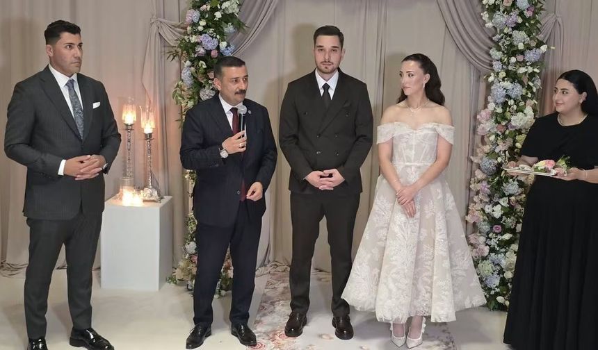 GENÇ ÇİFTE İKİ CİHAN SAADETİ DİLEKLERİ: NİŞAN TÖRENİ GÖNÜLLERİ BİRLEŞTİ