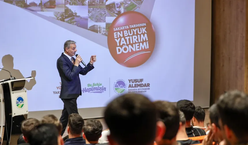 Başkan Alemdar Sakaryalı gençlerle AKM'de buluştu