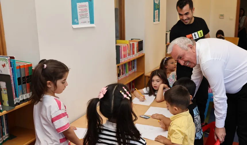 Başkan Özdemir, çocuklar ve ebeveynleri ile kütüphanede buluştu