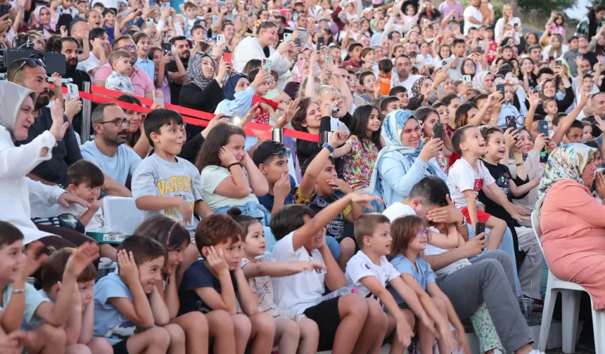 Eskihisar Kalesi'nde çocukların akşamı