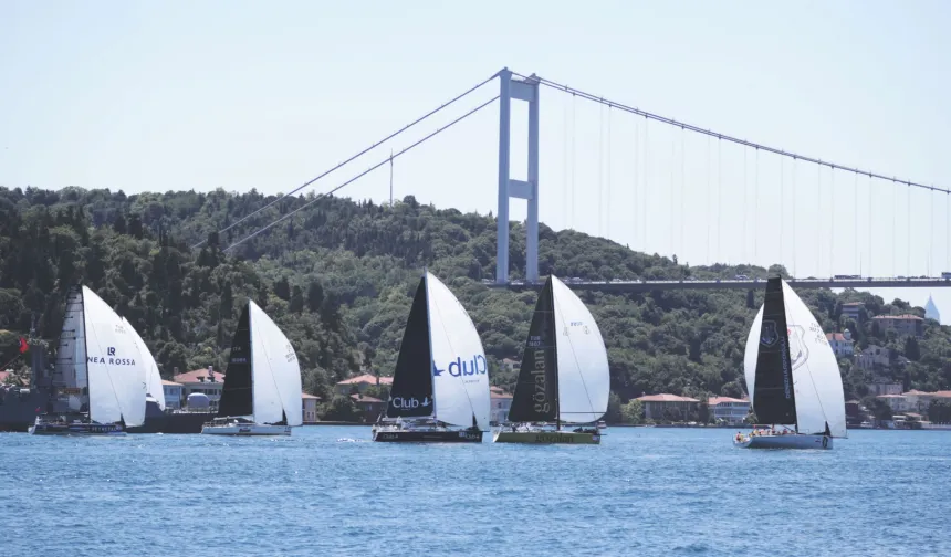 İstanbul Boğazı'nda görkemli coşku