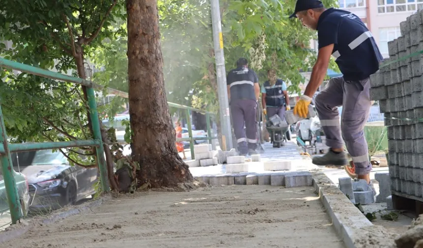 İstanbul Maltepe'de kaldırım düzenleme çalışmaları sürüyor