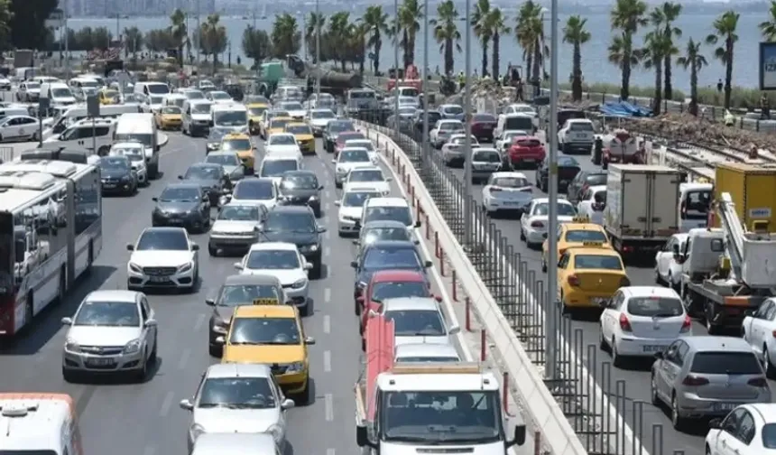İzmir'de trafik artıyor