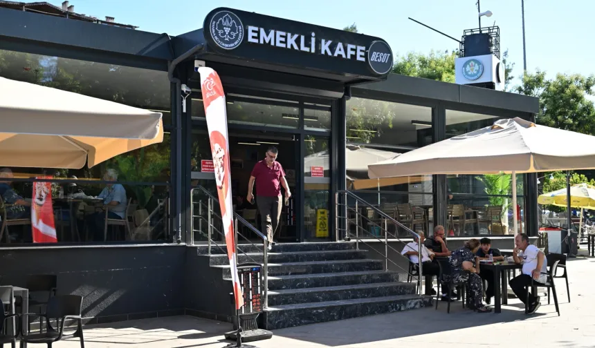 Manisa'da Emekli Kafe kısa sürede gözde mekan oldu