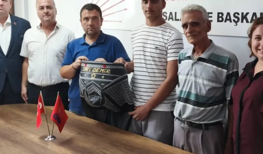 CHP İpsala’dan genç pehlivana kıspet hediyesi