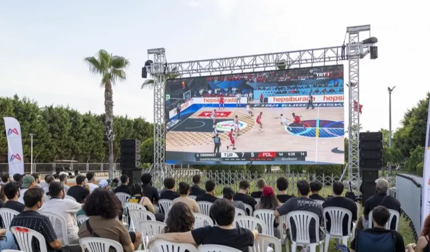 Mersin’de Büyükşehir’le milli maç coşkusu